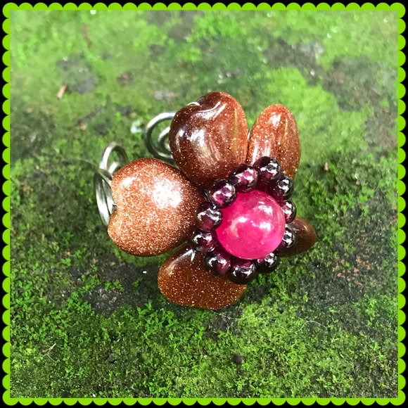 Boutique Jewelry - Adjustable flower ring